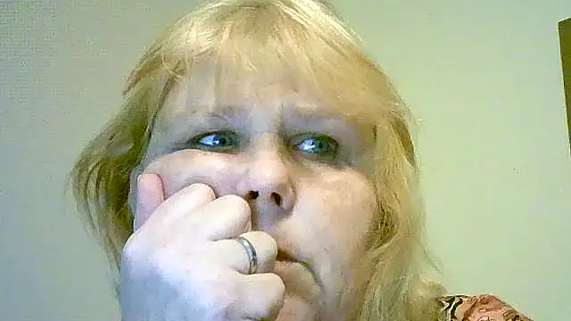 Sylviastar46 online show from November 13, 2025, 5:01 pm