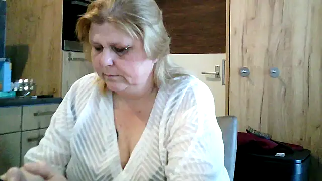 Sylviastar46 online show from March 26, 2026, 9:37 am