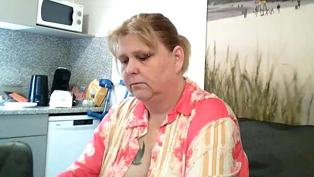 Sylviastar46 online show from April 1, 2026, 7:53 am