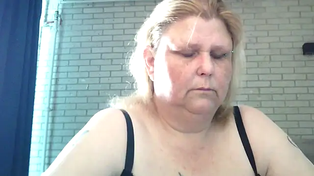 Snapshot of Sylviastar46 chatting on April 20, 2026, 3:48 pm Sylviastar46 online show from April 20, 2026, 3:48 pm