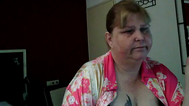 Snapshot of Sylviastar46 chatting on May 19, 2026, 8:09 am Sylviastar46 online show from May 19, 2026, 8:09 am