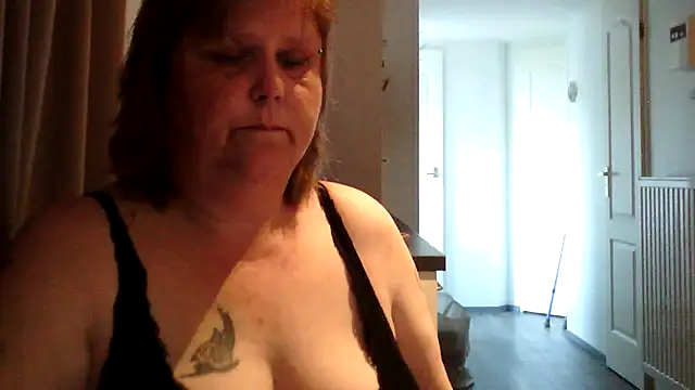 Snapshot of Sylviastar46 chatting on May 22, 2026, 6:24 pm Sylviastar46 online show from May 22, 2026, 6:24 pm
