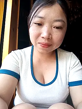 Snapshot of julybe chatting on March 2, 2026, 8:43 am julybe online show from March 2, 2026, 8:43 am