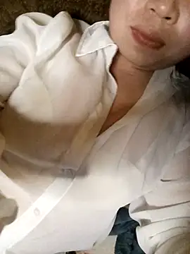 Snapshot of julybe chatting on March 3, 2026, 6:08 am julybe online show from March 3, 2026, 6:08 am