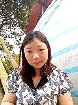 julybe online show from March 27, 2026, 8:59 am