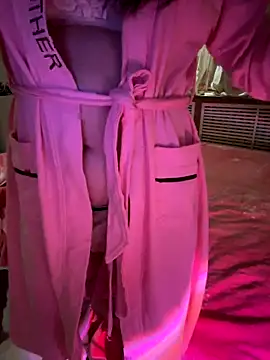 aniani11 online show from November 28, 2025, 4:31 pm