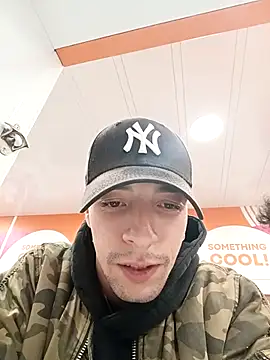 Pistacchio01 online show from November 5, 2025, 11:27 pm