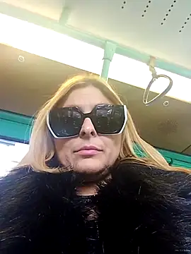 fragoli online show from November 9, 2025, 1:42 pm