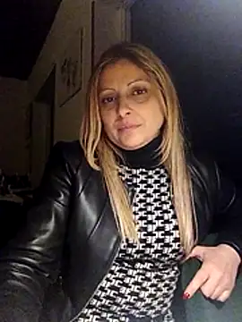 fragoli online show from November 12, 2025, 2:23 am