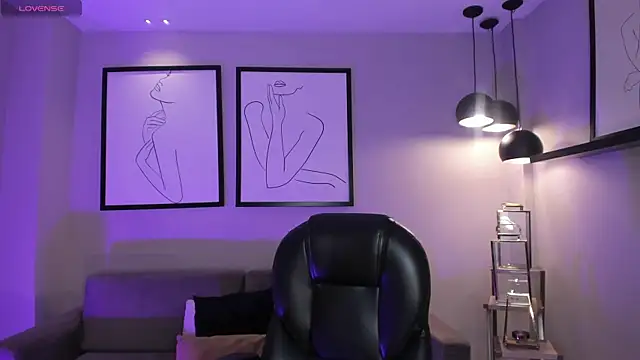 BellaConnorX online show from March 13, 2026, 4:30 am