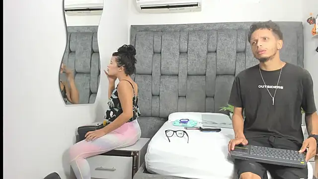 DamianandEva online show from November 21, 2025, 12:26 pm