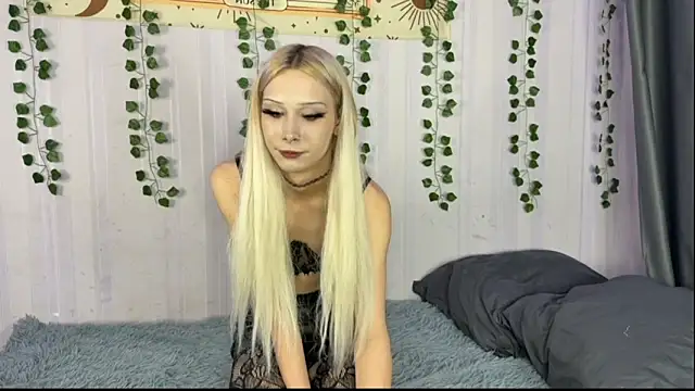 EvaSteinberg online show from November 21, 2025, 8:07 pm