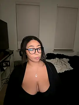 Snapshot of minha_baby chatting on November 7, 2025, 4:12 am minha baby online show from November 7, 2025, 4:12 am