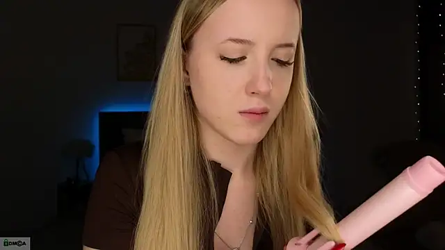 Snapshot of adele_armass chatting on February 21, 2026, 9:05 pm adele armass online show from February 21, 2026, 9:05 pm