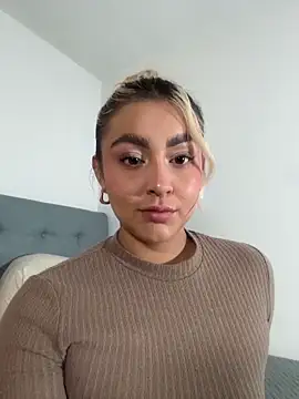 Elina Hills online show from November 27, 2025, 3:03 pm