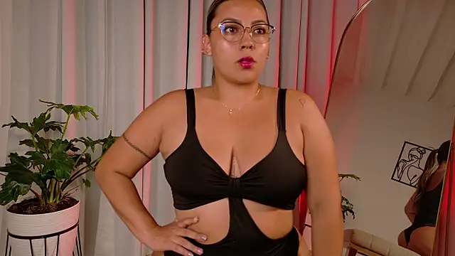 Zara Nova online show from February 19, 2026, 2:40 am