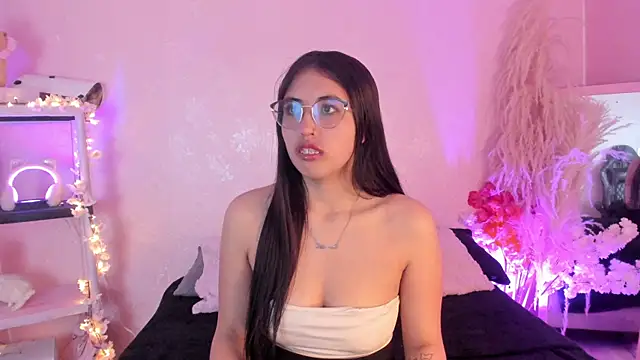 Snapshot of Valk_submissive chatting on May 18, 2026, 5:13 am Valk submissive online show from May 18, 2026, 5:13 am