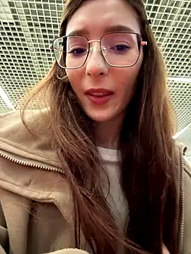 LilluKatten online show from December 1, 2025, 7:35 am