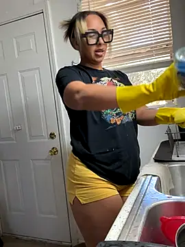 prettylildes online show from November 9, 2025, 9:13 pm