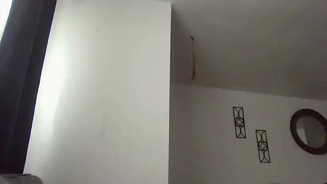 prettylildes online show from November 19, 2025, 3:23 pm