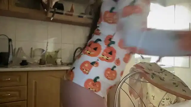 Snapshot of ShizukuHunter chatting on November 2, 2025, 4:09 pm ShizukuHunter online show from November 2, 2025, 4:09 pm