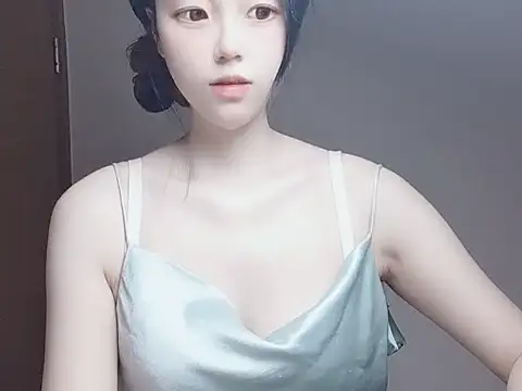 JuliaNoir online show from November 27, 2025, 5:53 am