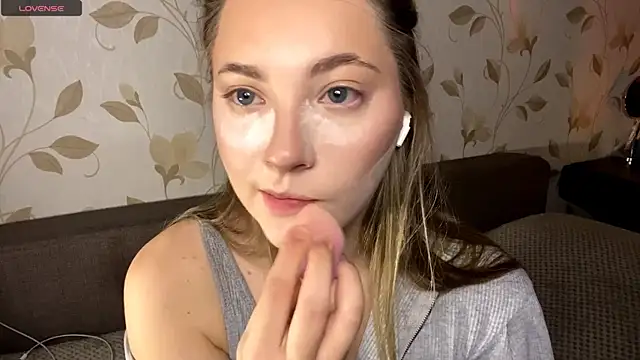 OrethaEredia online show from December 2, 2025, 5:30 pm