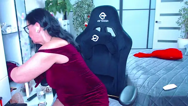 Snapshot of xMatureDesire chatting on December 28, 2024, 1:06 pm xMatureDesire online show from December 28, 2024, 1:06 pm