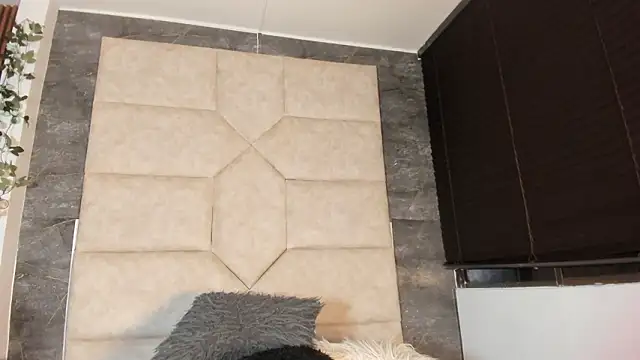 Liia Leens online show from February 4, 2026, 3:12 am