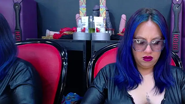 BellaBarness online show from November 4, 2025, 2:38 pm