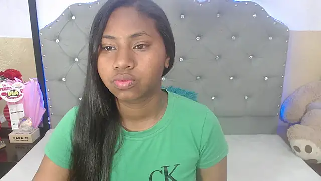 valentinavega18x online show from November 26, 2025, 4:13 am