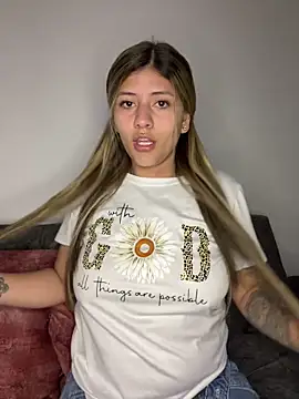 Snapshot of Crystall_15 chatting on November 4, 2025, 12:43 am Crystall 15 online show from November 4, 2025, 12:43 am