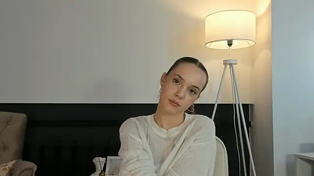 TovaDage online show from October 31, 2025, 9:10 am