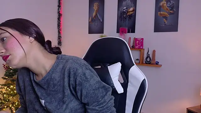 valeria aragon1107 online show from December 17, 2025, 7:42 pm