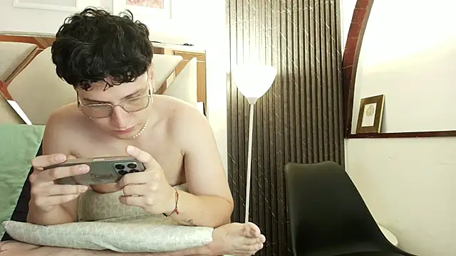Zoe And Dylan  online show from July 22, 2026, 1:03 pm
