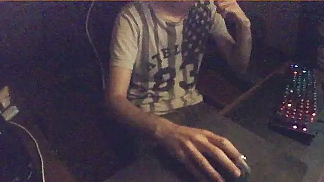 luzandernds online show from June 1, 2026, 11:39 pm