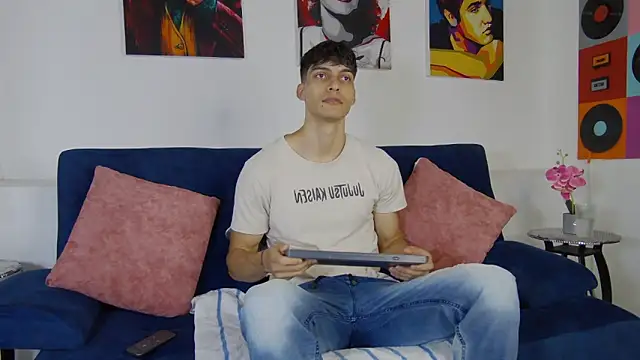 AlessioVitale online show from November 20, 2025, 12:16 pm