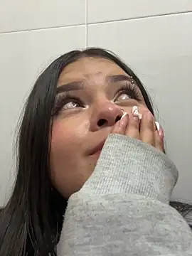 Camila Duarte  online show from November 5, 2025, 2:33 am