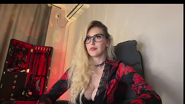 Liya Liss online show from April 14, 2026, 2:12 pm