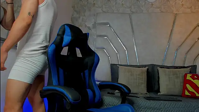 MAXTHOMSON online show from February 21, 2026, 12:11 am