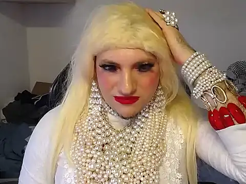 VanesaCrossic online show from December 19, 2025, 9:27 am