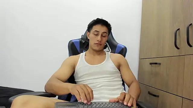 Snapshot of dorman_boy chatting on November 2, 2025, 6:38 am dorman boy online show from November 2, 2025, 6:38 am