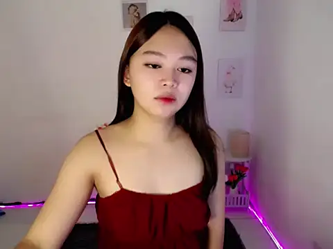 lustfullakim online show from July 4, 2026, 7:47 am