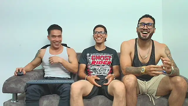 thebadboys05 online show from December 17, 2025, 1:33 am