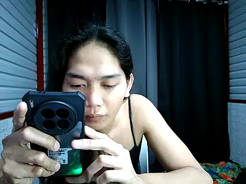 xwildflowerx online show from December 3, 2025, 5:33 pm