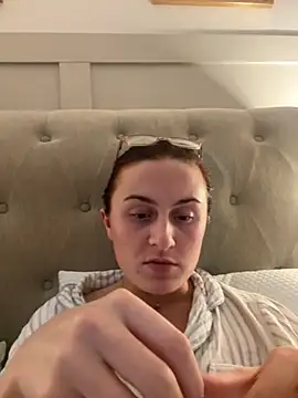 EmLovesxx online show from November 17, 2025, 9:31 pm