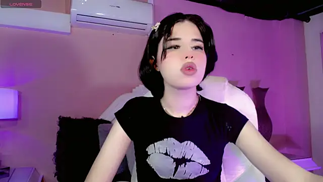 ClaudiaSophia online show from November 18, 2025, 11:25 am