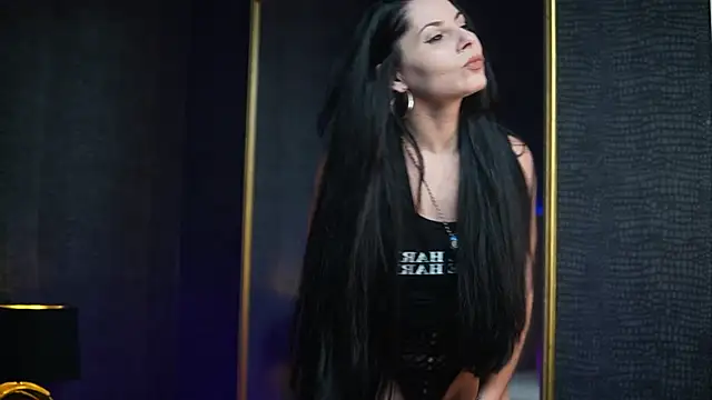 GiaEasyIce online show from November 28, 2025, 8:22 pm