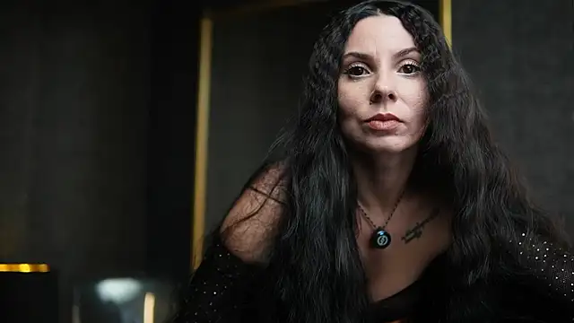 GiaEasyIce online show from December 2, 2025, 8:04 pm