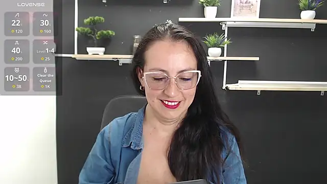 Snapshot of Lauryn_Jones chatting on June 23, 2026, 7:23 pm Lauryn Jones online show from June 23, 2026, 7:23 pm